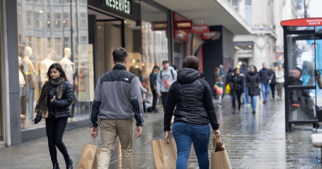 British Shoppers Pull Back as Retail Growth Slumps in August