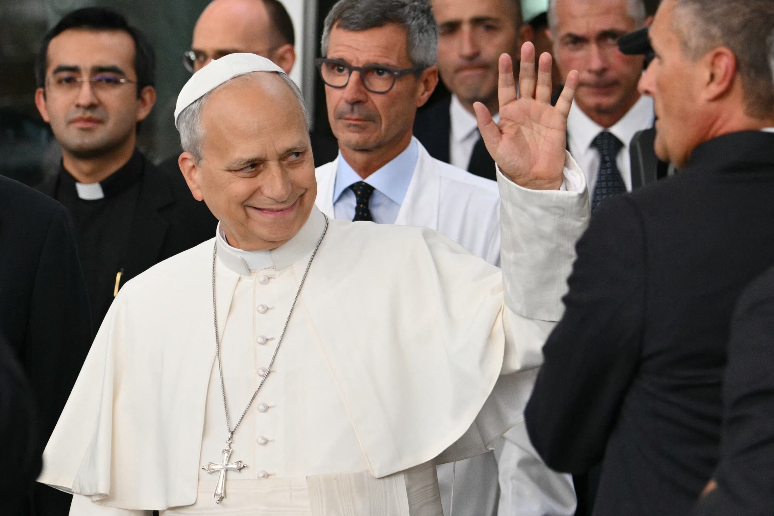 Pope Leo thanks surgeons after lung cancer operation, returns to Vatican.