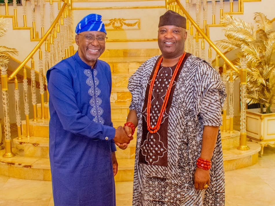 Adron Chairman Adetola Emmanuelking Congratulates Anthony Osibodu on Coronation as Bobajiro of Ilishan-Remo